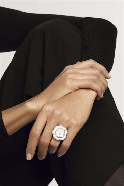 bague chanel camelia diamant|Chanel necklace with diamonds.